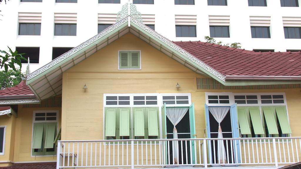 Panida Suite Hotel Bangkok Exterior foto