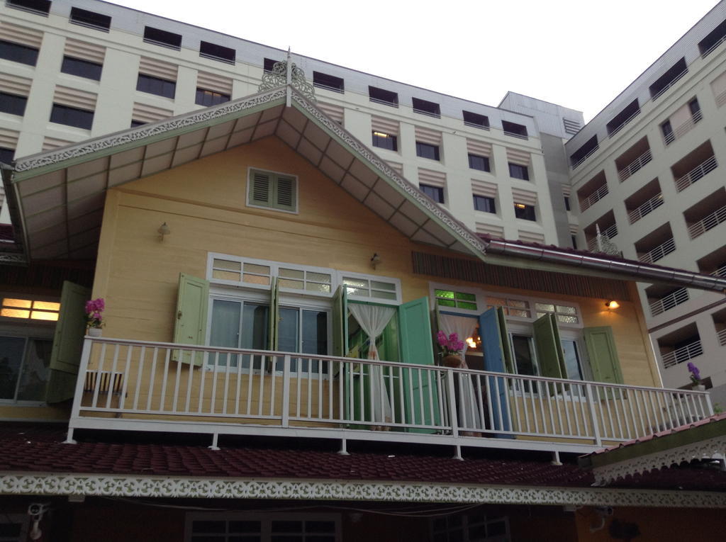 Panida Suite Hotel Bangkok Exterior foto